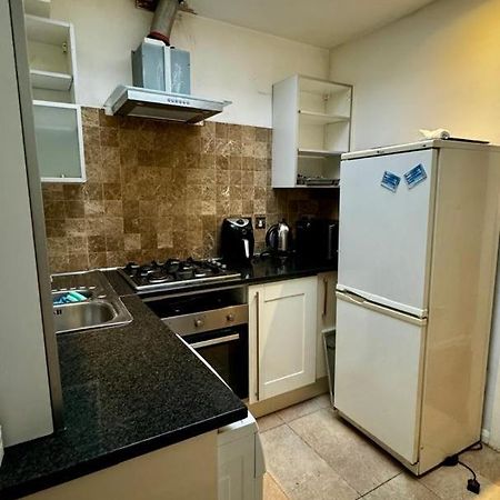 Eastbury Road Home Уотфорд Экстерьер фото